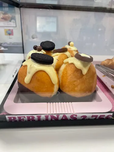LIDIA BAKES