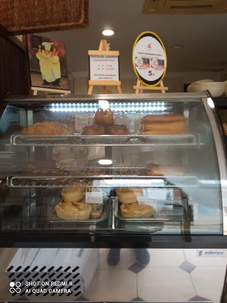 Chicos Bakery and Pie Shop - Sanet y Negrals