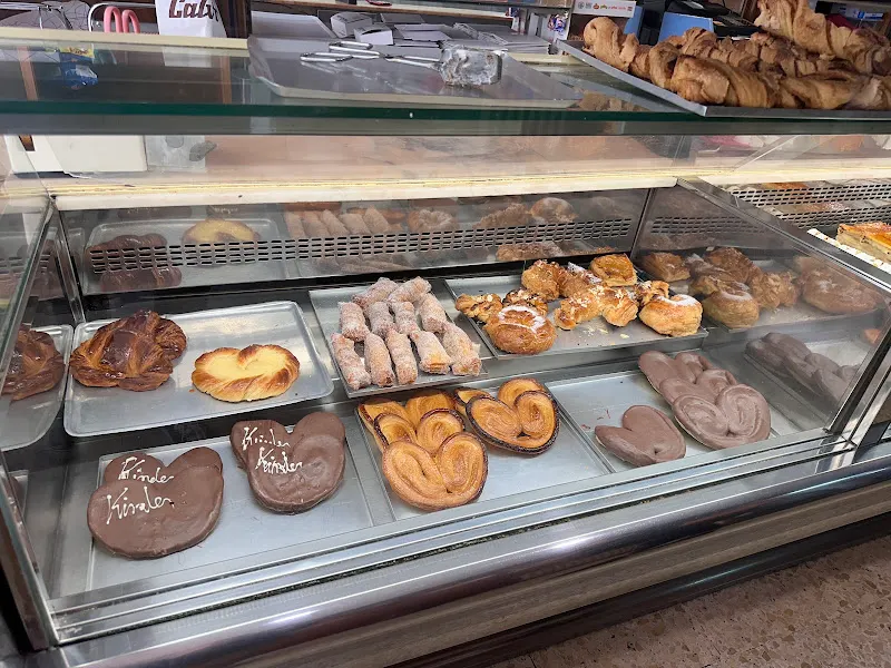 Confitería Calvo Pastelería - Pilona