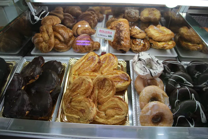 Doña Tina Panaderia Confitería - Siero
