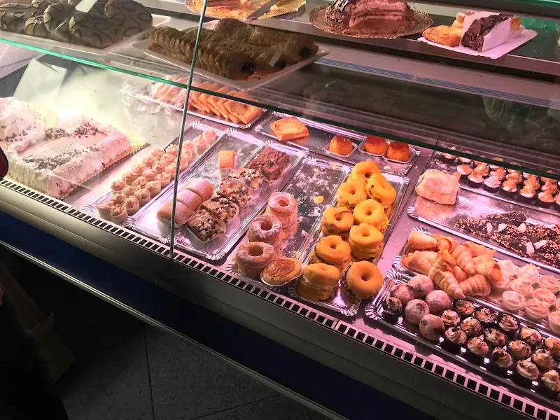 Pastelería Lidia - Panadería en Bodonal de la Sierra - foto 2