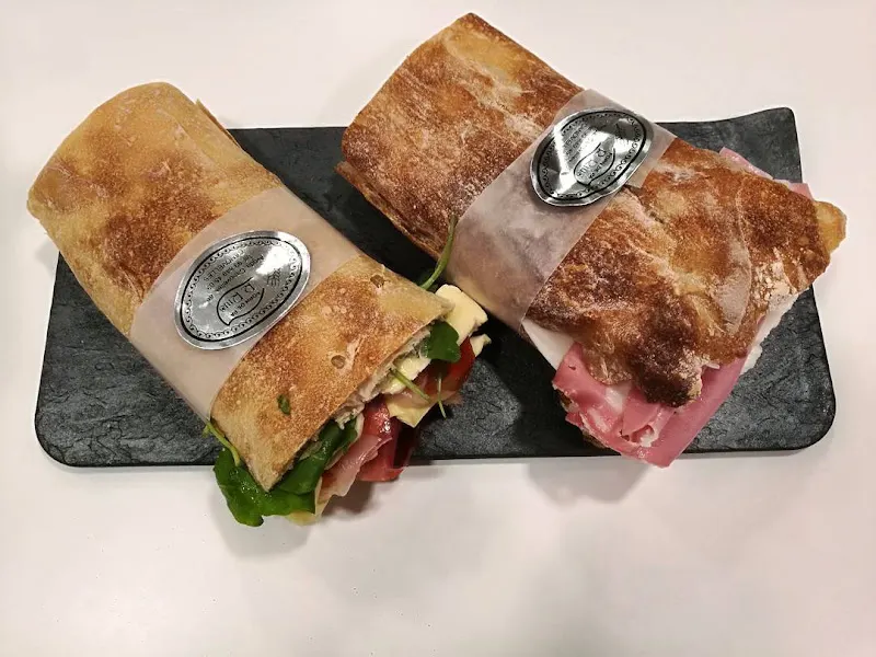 Forn de pa Rius - Panadería en Canovelles