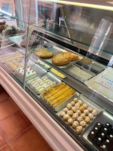 Pastelería-Pizzas La Bamba