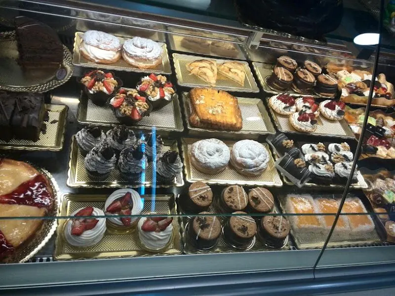 Pan Y Chocolate. - Almaden