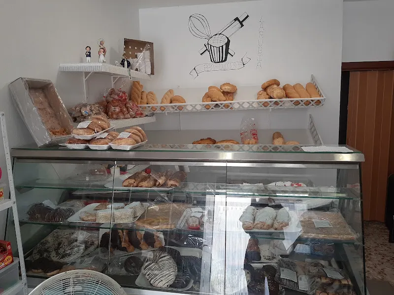 Panadería y Confitería "La Rubia" - Pastelería francesa en Montemayor - foto 2