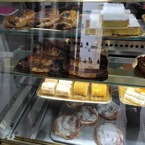 Confitería y Pasteleria La Piedra Escrita