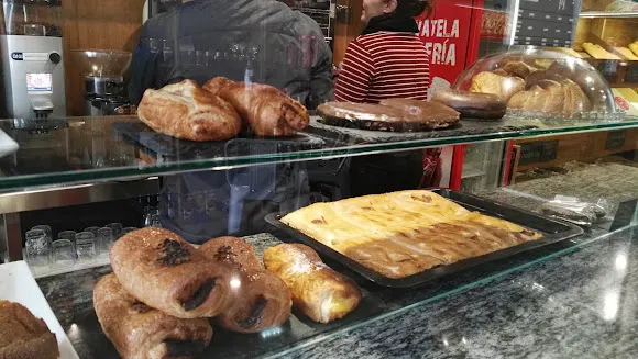 Panadería Delicatessen Café La Tentación. - Cuenca