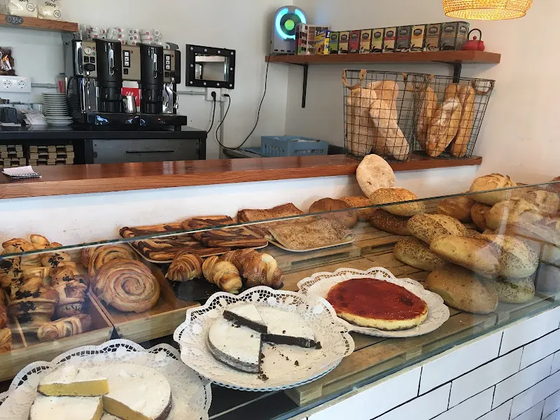 Pa de Can Maula, elaboració artesanal de pa amb farines ecològiques de Banyoles. - Fontcoberta