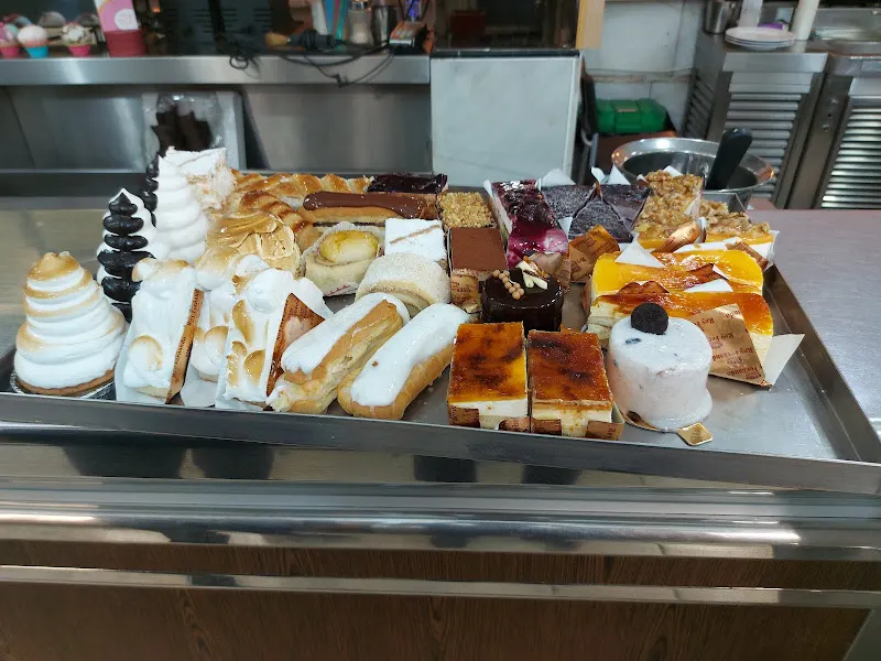 Cafetería Rey Fernando (Piononos, Heladería, pastelería, Cafetería) - Santa Fe