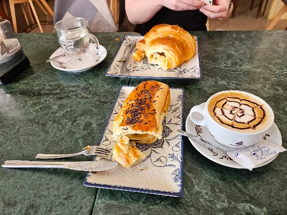 Panadería Pastelería Café La Veguilla.