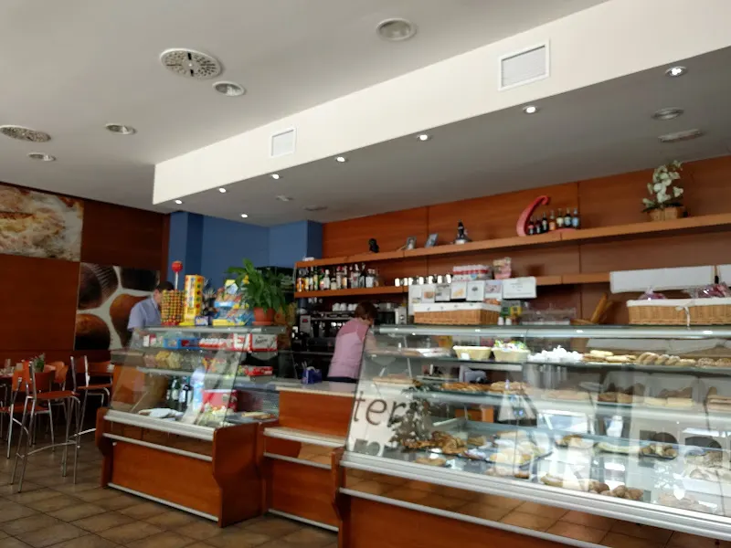 Panaderia/Cafeteria Casa Delfín - Monzón