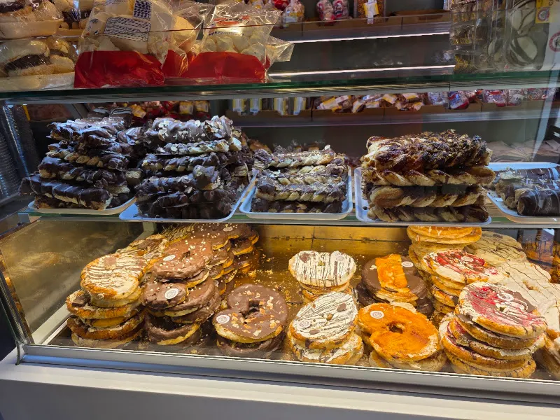Panaderia de Artenara Abraham Romero - Despacho de pan - Tejeda