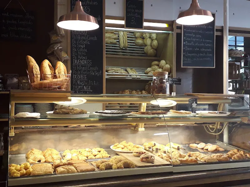 Horno Pan Artesano / Pastelería / Cafetería MONTSEC - Tremp