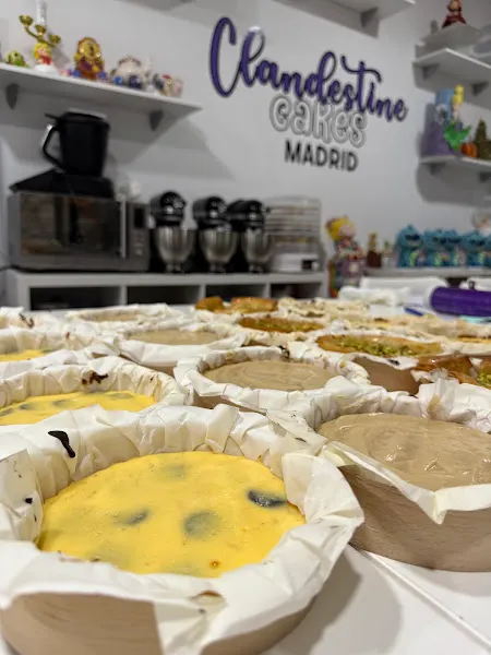 TIENDA Y ESCUELA DE REPOSTERIA CREATIVA - TARTAS PERSONALIZADAS - CLANDESTINE CAKES MADRID