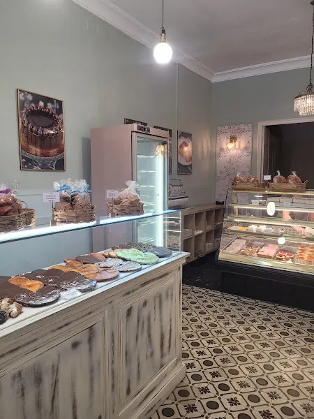 Pastelería La Favorita - Pastelería en Alcalá de Guadaíra - foto 2