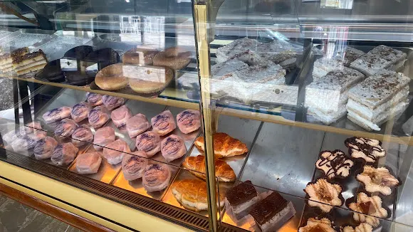Pastelería Y Confitería Reyes - Utrera