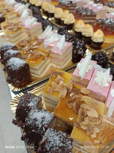 Obrador La Dulzura al por mayor - Pastelería en Mairena del Alcor - foto 2