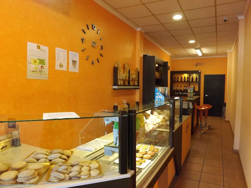 Pastissería Cal Forner - Panadería en Batea - foto 2