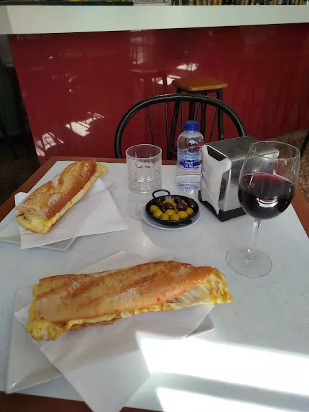 Pastissería Cal Forner - Panadería en Batea - foto 3