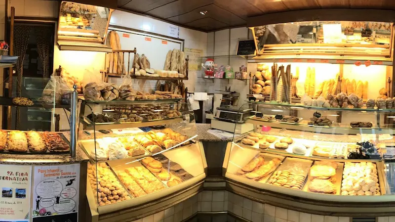 Forn De Pa Pastisseria Bomba