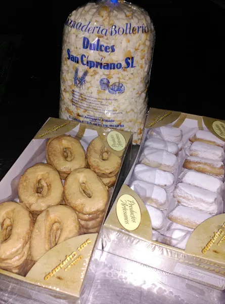 Panadería Y Dulces San Cipriano - Panadería en Cebolla