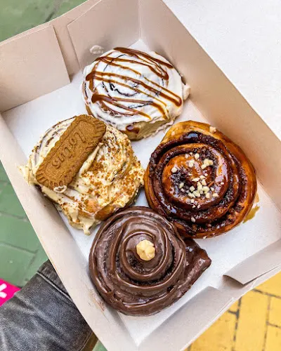 Salt In Cake - cinnamon rolls, cheesecakes and cookies