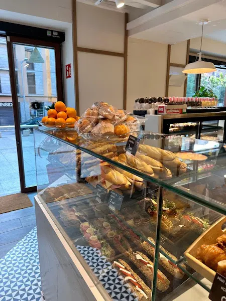 Vivari Bakery & Coffee