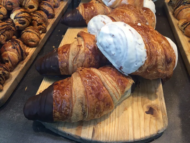 La Rústica, Bread and More