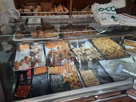 Panaderia Cafeteria Gil Cheza