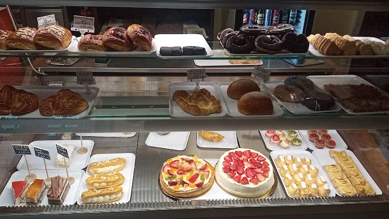 LA REAL PASTELERIA ,PANADERIA Y CAFETERIA
