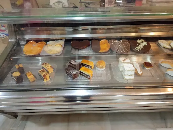 Cafeteria, Pasteleria, Heladeria Cafe con Leche - La Rinconada