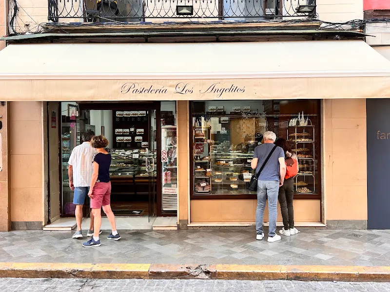 Pasteleria los Angelitos - Pastelería en Sevilla - foto 2
