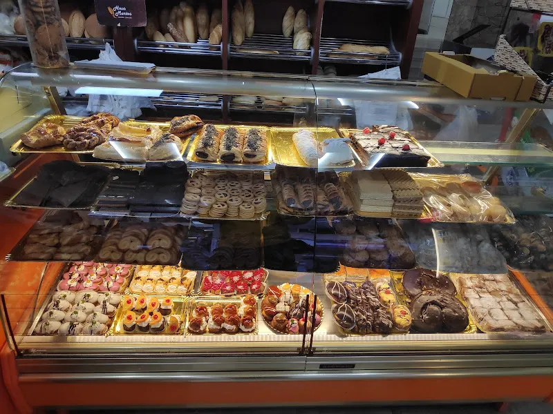 Panadería Confitería Hermanos Martos - Panadería en Málaga - foto 2