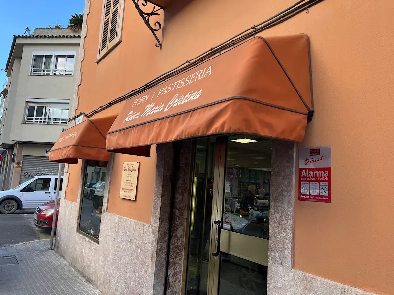 Forn i Pastisseria Reina Maria Cristina - Panadería en Palma - foto 2