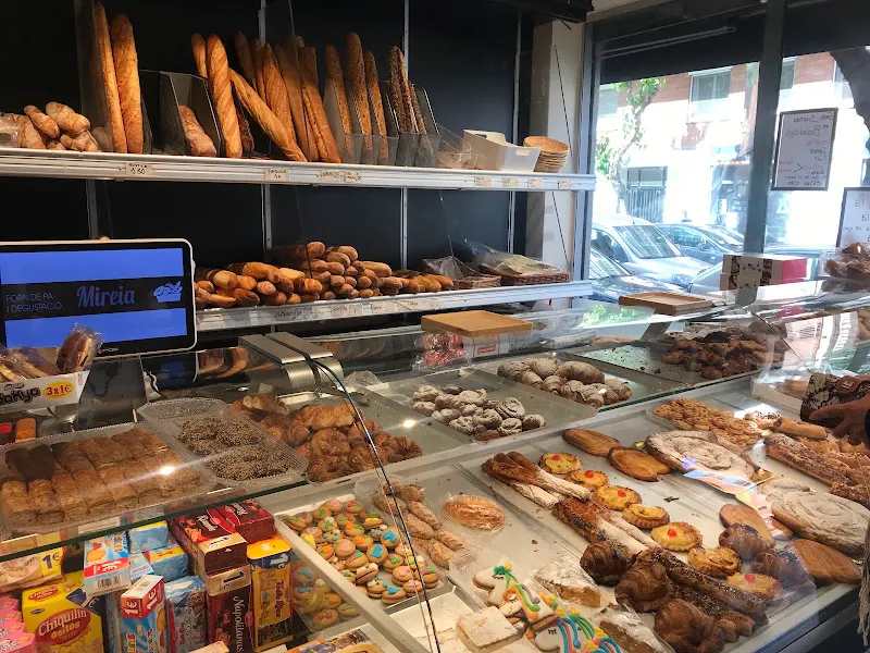 Forn de pa Mireia - Panadería en Badalona - foto 2