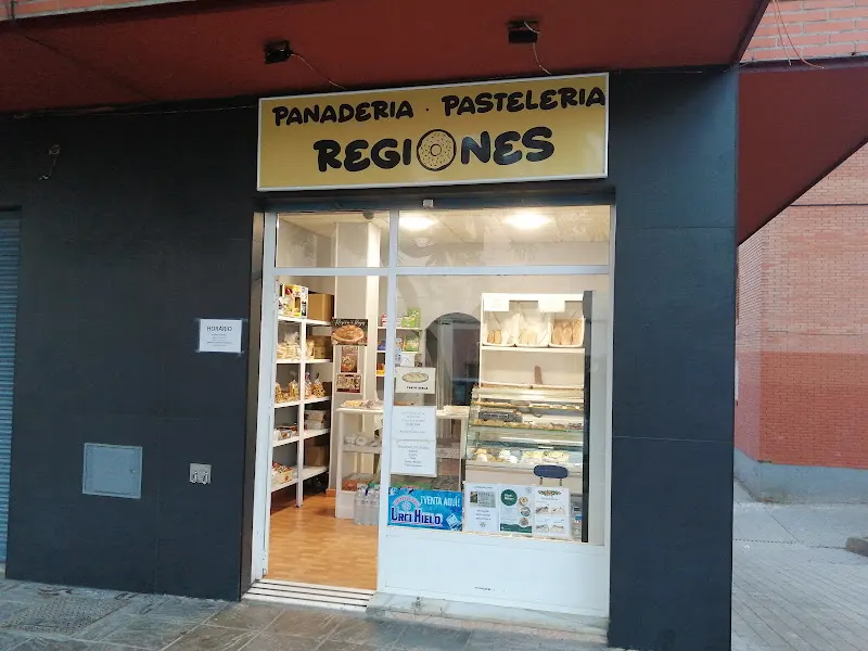 Panadería Pastelería Regiones - Pastelería en Almería - foto 2