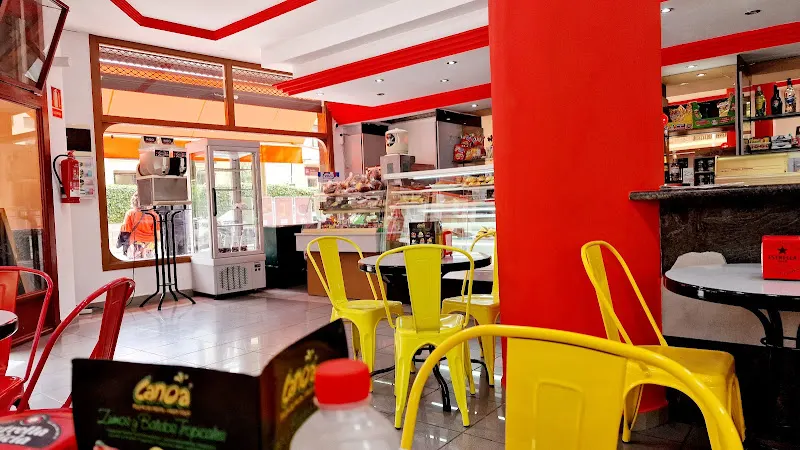 Panadería pasteleria La Favorita