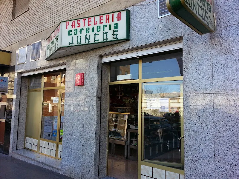 Pastelería - Cafetería Los Juncos - Pastelería en Jaén - foto 2