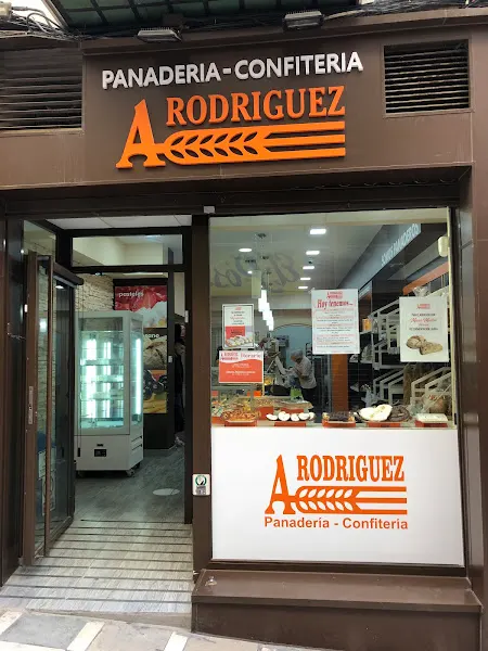 Panadería y Confitería Rodriguez - Tienda de alimentación en Jaén - foto 2