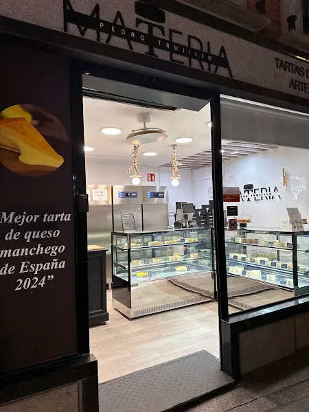 MATERIA PEDRO TRUJILLO (Calle del Comercio) Toledo - Tienda de tartas en Toledo - foto 2