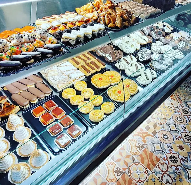 ARTE Y PAN PANADERIA PASTELERIA - Panadería en Linea de la Concepcion (La) - foto 2