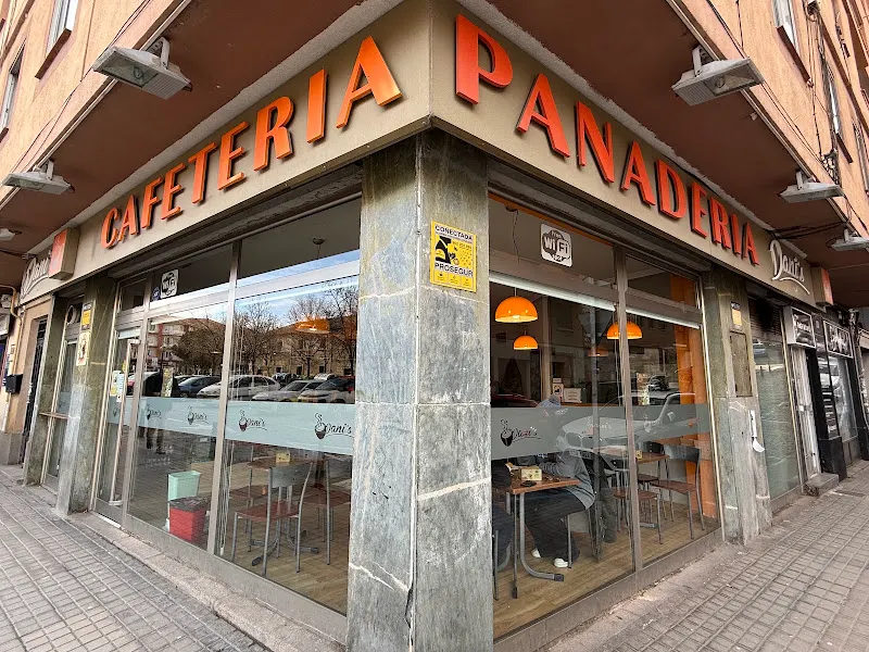 Dani's Cafetería Panadería - Segovia