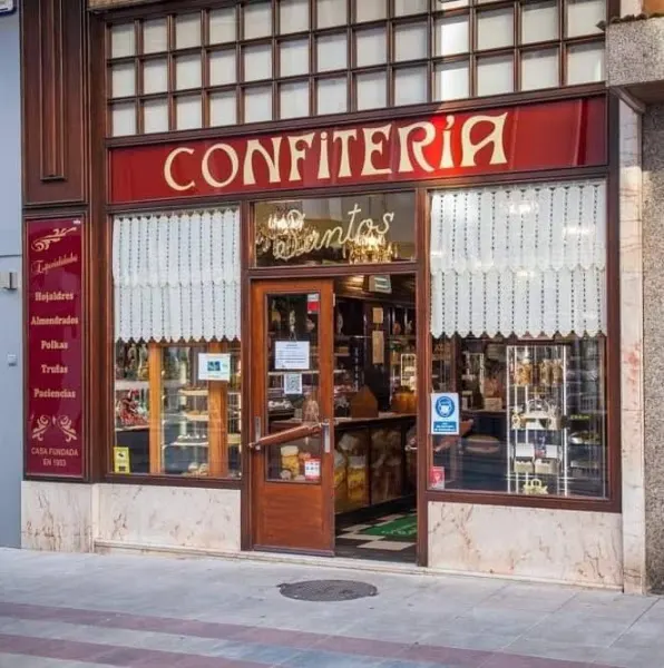 Confitería Santos - Pastelería en Torrelavega - foto 2