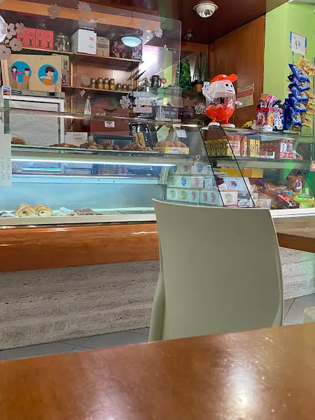 Cafetería Emy, forn de pa i pastisseria - Panadería en Mollet del Vallès - foto 2