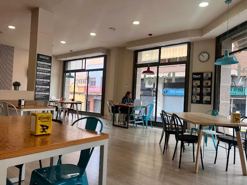 Panet la font groga - Panadería en Gavà - foto 2