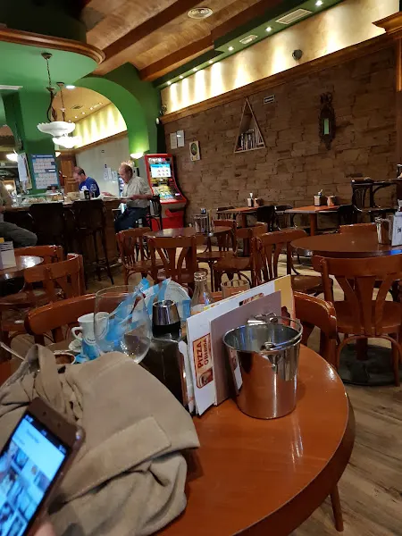 Paraninfo Cafetería Heladería Panadería - Mieres