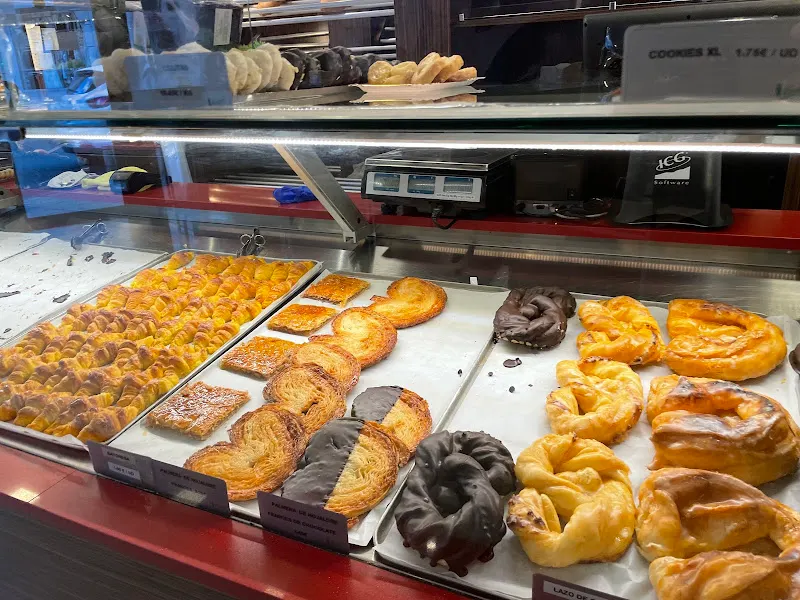 Pastelería Manolo by Hermanas Manzano - Colmenar Viejo