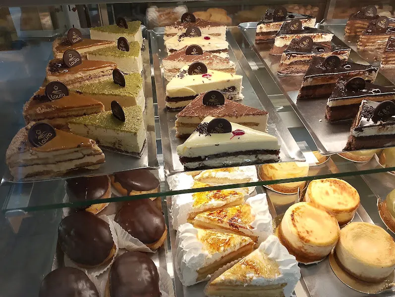 CONFITERÍA LAURA - Panadería en Murcia - foto 2