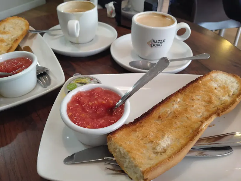 Cafetería Panadería Julio's - Tomelloso