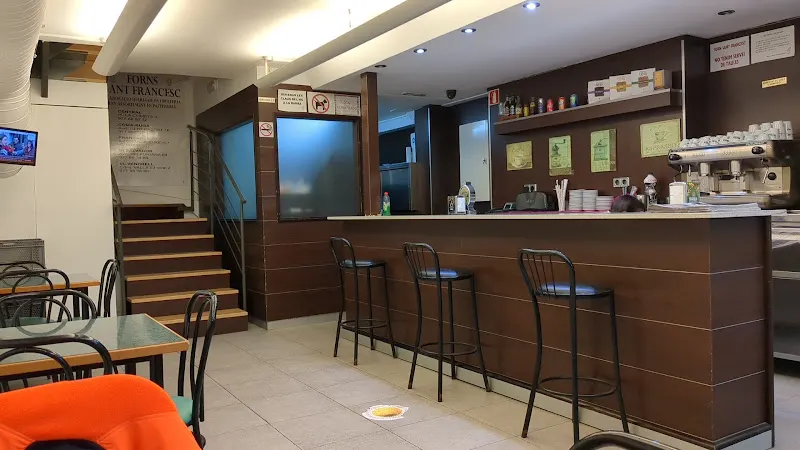 Forn De Pa Sant Francesc Cafeteria - Panadería en Vendrell (El) - foto 2